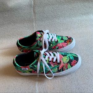 Vans Black Hawaiian Floral Lace-up Shoe Size 7.5